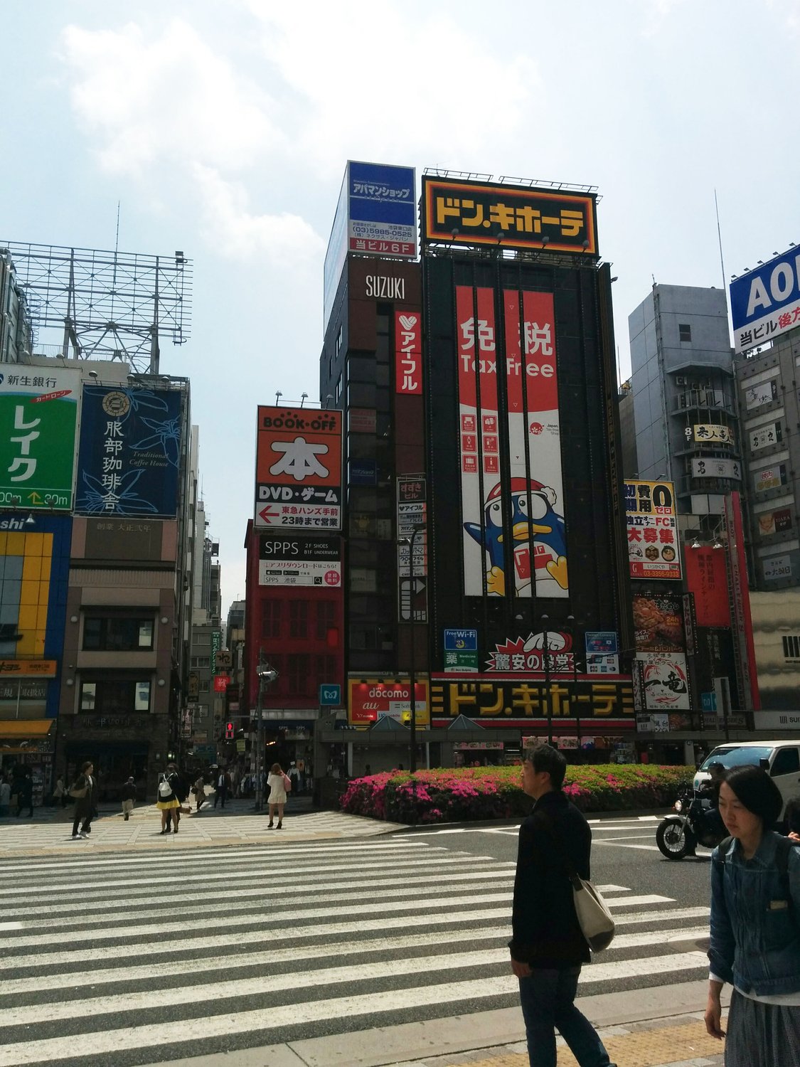 １．池袋駅東口より（徒歩8分）