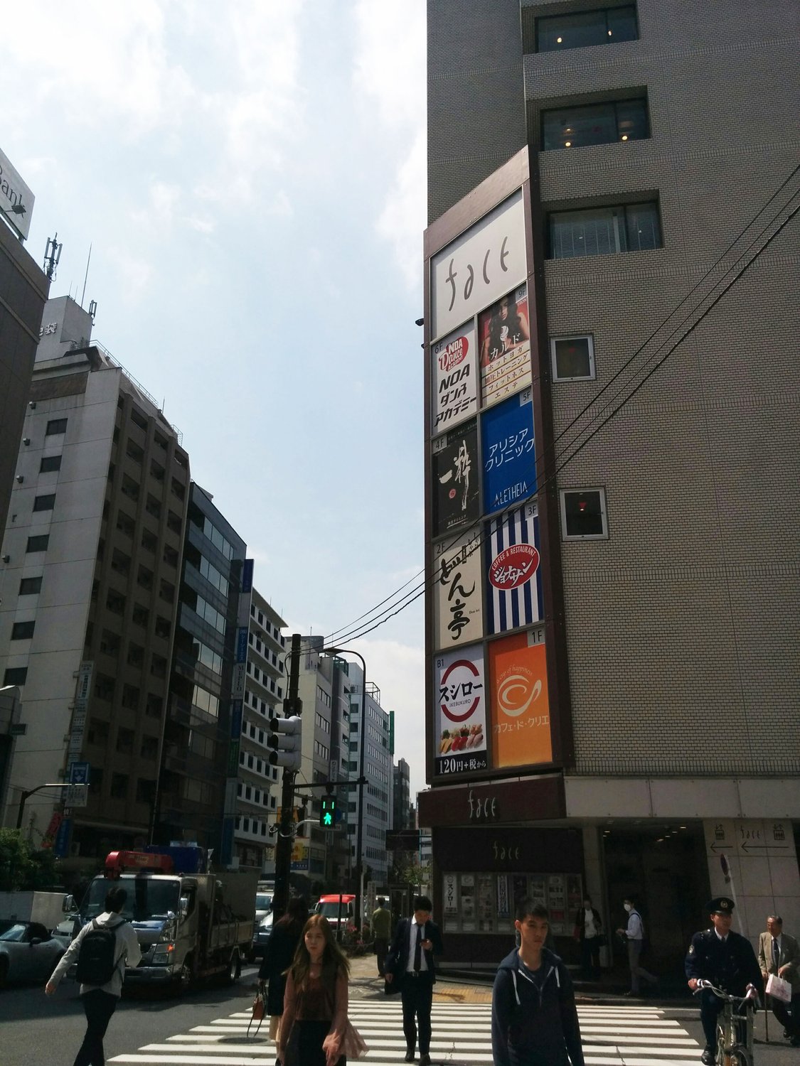 １．池袋駅東口より（徒歩8分）