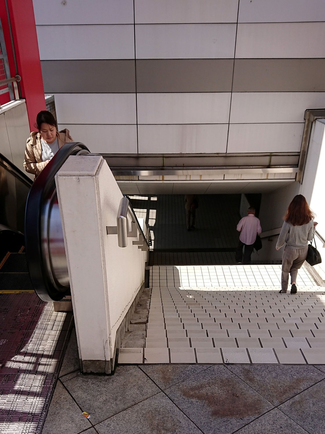２．メトロポリタン口より（徒歩7分）