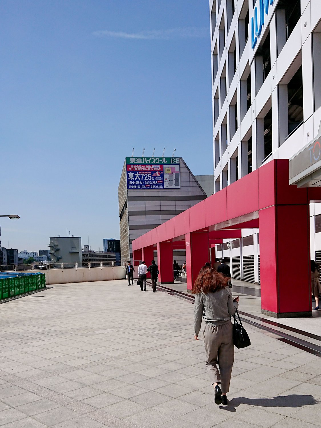 ２．メトロポリタン口より（徒歩7分）