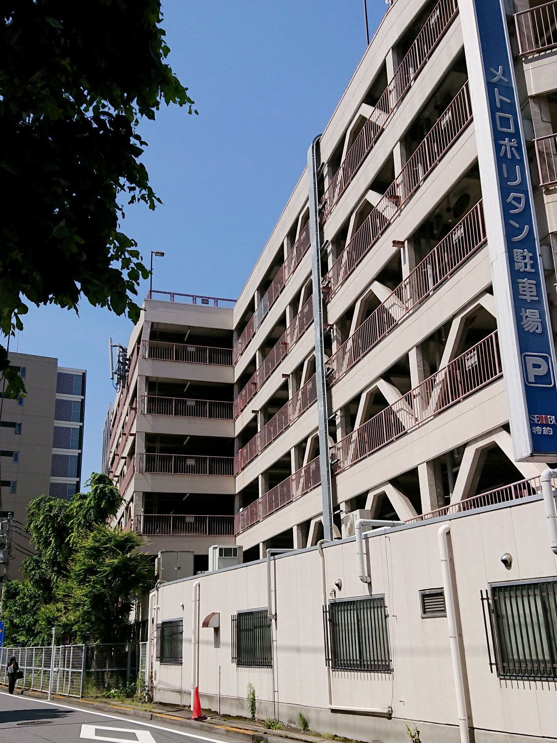 ２．メトロポリタン口より（徒歩7分）