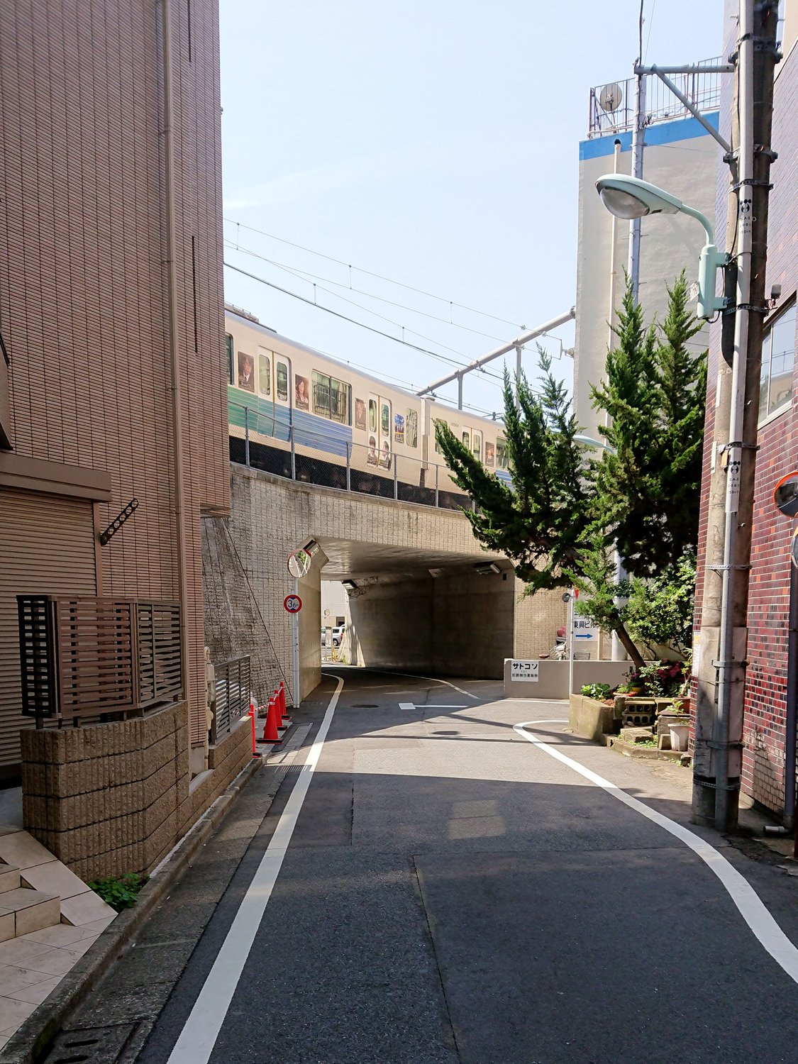 ２．メトロポリタン口より（徒歩7分）